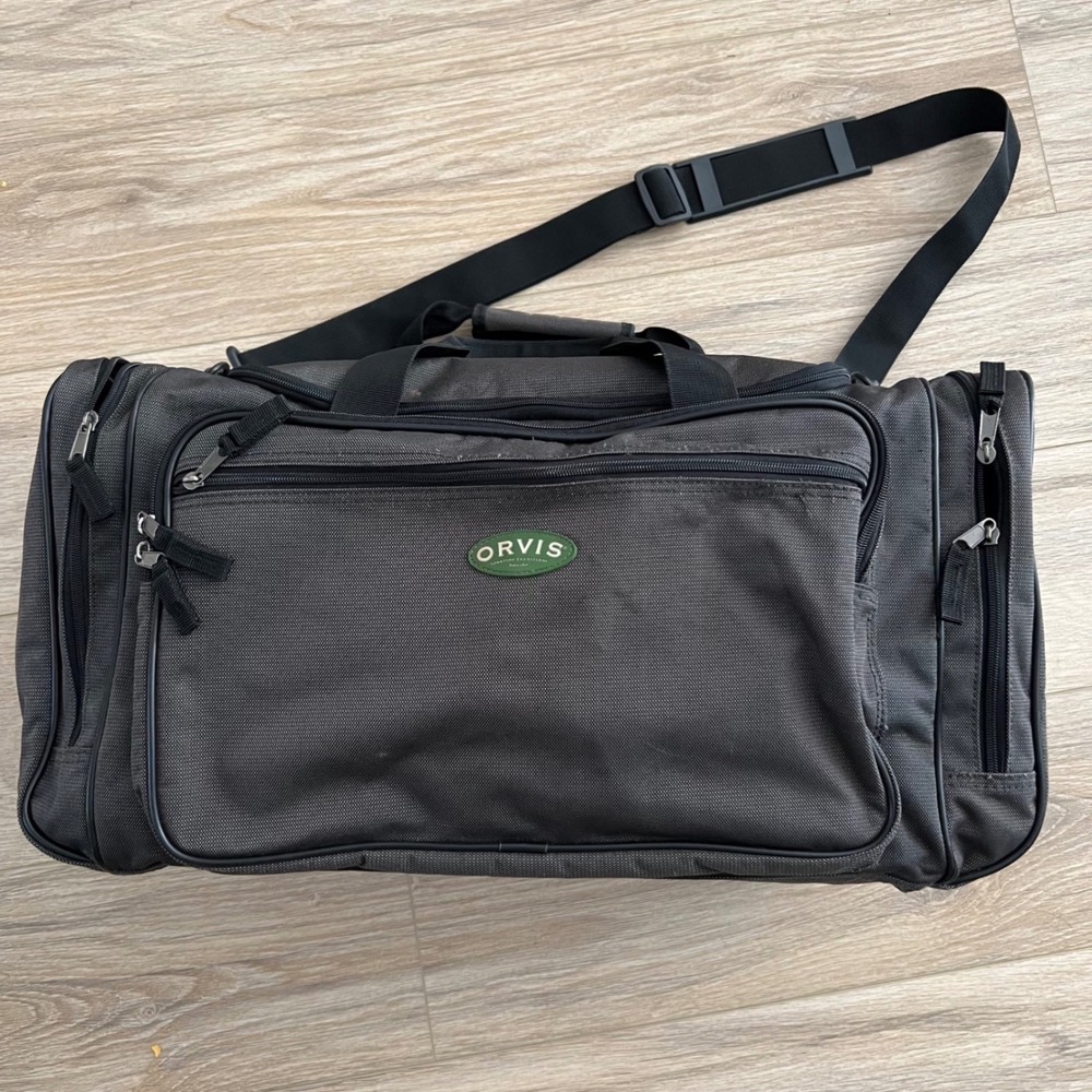 Orvis Weekender Duffel Bag Durable water resistant Grey Nylon Travel Gym Bag 22"
